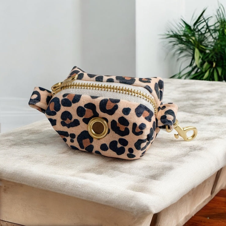 DISTRIBUTEUR DE SACS À CROTTE - SAUVAGE - VELOURS